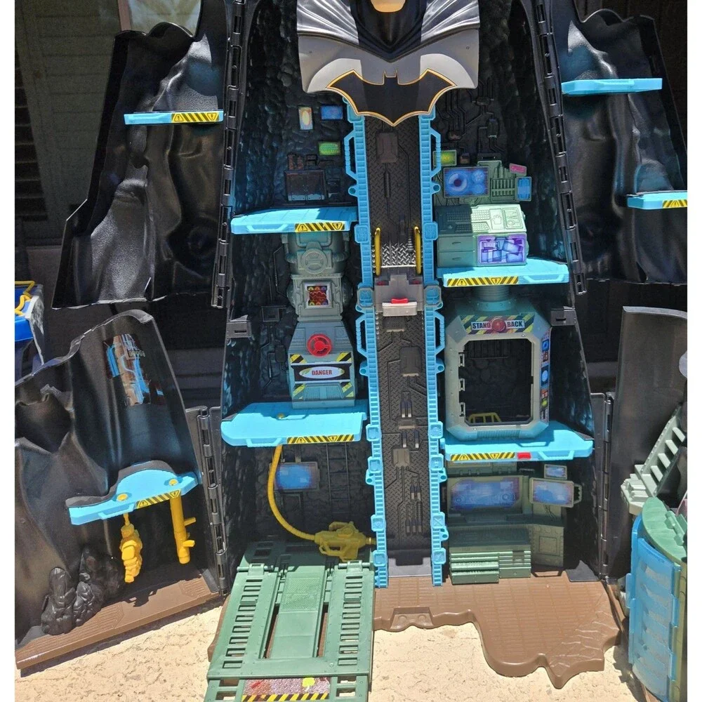 Batcave Giant Transforming Playset 33”Tall DC Comics Batman Bat-tech Spinmaster